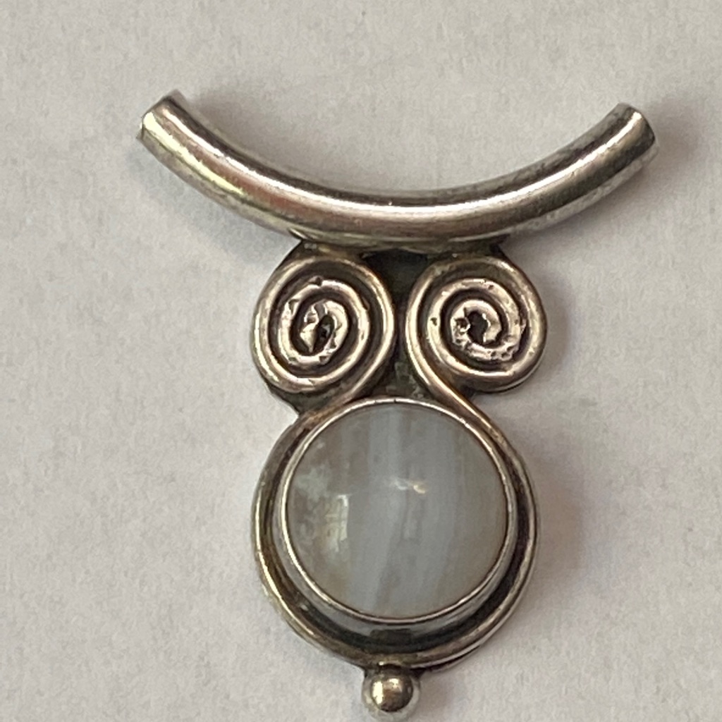 Navajo Begay Sterling Silver Moonstone Signed Owl Pendant 63$